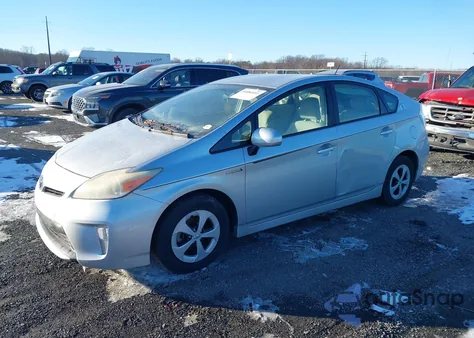 2013 Toyota Prius Three z USA, uszkodzony, nr VIN JTDKN3DUXD5611686